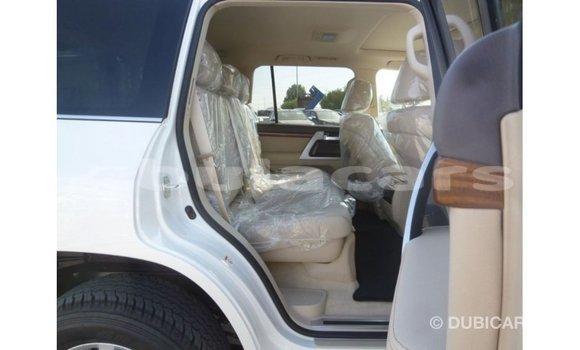 Buy Import Toyota Land Cruiser White Car in Import - Dubai in Central Buy Import Toyota Land Cruiser White Car in Import - Dubai in Central
