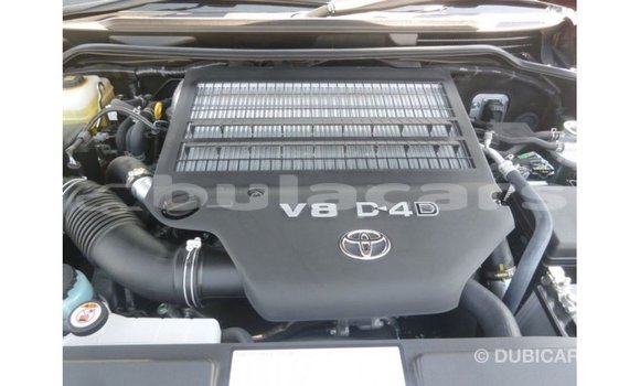 Buy Import Toyota Land Cruiser Red Car in Import - Dubai in Central Buy Import Toyota Land Cruiser Red Car in Import - Dubai in Central