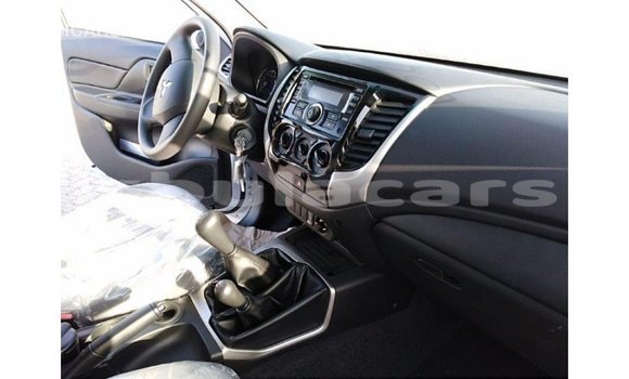 Acheter Import Voiture Mitsubishi L200 Blanc à Import - Dubai, Central Acheter Import Voiture Mitsubishi L200 Blanc à Import - Dubai, Central
