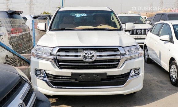 Acheter Import Voiture Toyota Land Cruiser Blanc à Import - Dubai, Central Acheter Import Voiture Toyota Land Cruiser Blanc à Import - Dubai, Central