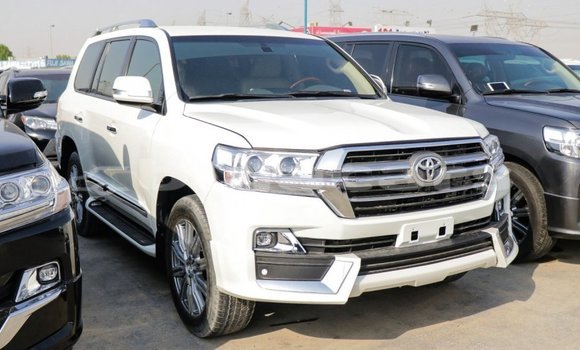 Acheter Import Voiture Toyota Land Cruiser Blanc à Import - Dubai, Central Acheter Import Voiture Toyota Land Cruiser Blanc à Import - Dubai, Central