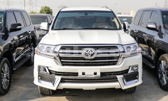Acheter Import Voiture Toyota Land Cruiser Blanc à Import - Dubai, Central Acheter Import Voiture Toyota Land Cruiser Blanc à Import - Dubai, Central
