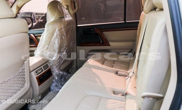 Acheter Import Voiture Toyota Land Cruiser Blanc à Import - Dubai, Central Acheter Import Voiture Toyota Land Cruiser Blanc à Import - Dubai, Central