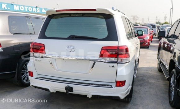 Acheter Import Voiture Toyota Land Cruiser Blanc à Import - Dubai, Central Acheter Import Voiture Toyota Land Cruiser Blanc à Import - Dubai, Central