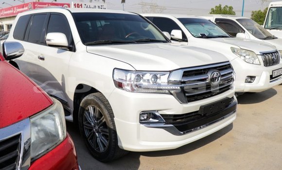 Buy Import Toyota Land Cruiser White Car in Import - Dubai in Central Buy Import Toyota Land Cruiser White Car in Import - Dubai in Central