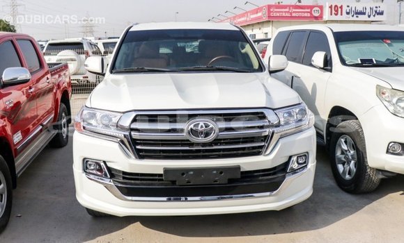 Buy Import Toyota Land Cruiser White Car in Import - Dubai in Central Buy Import Toyota Land Cruiser White Car in Import - Dubai in Central