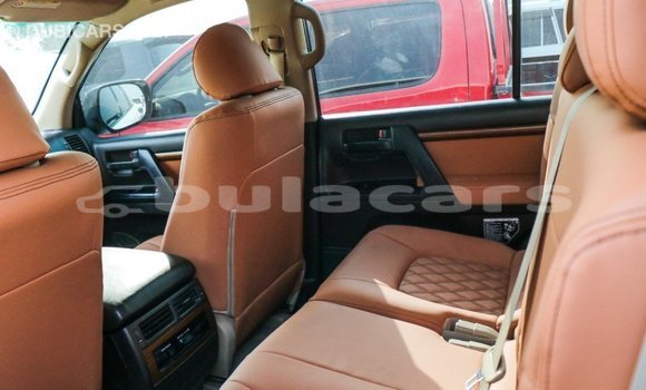 Buy Import Toyota Land Cruiser White Car in Import - Dubai in Central Buy Import Toyota Land Cruiser White Car in Import - Dubai in Central