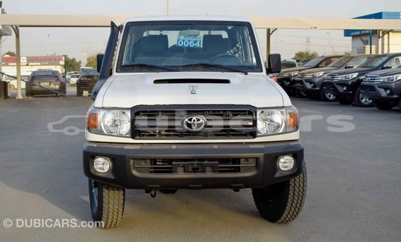 Acheter Import Voiture Toyota Land Cruiser Blanc à Import - Dubai, Central Acheter Import Voiture Toyota Land Cruiser Blanc à Import - Dubai, Central