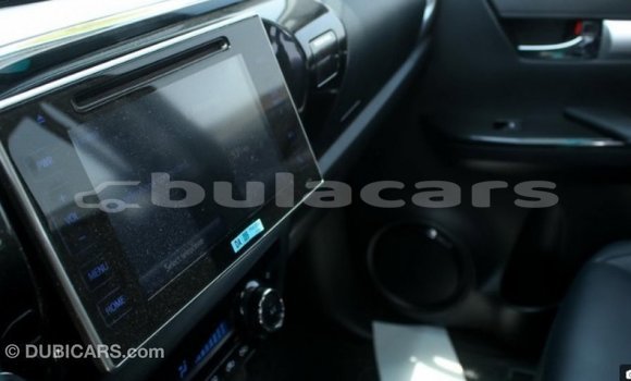 Acheter Import Voiture Toyota Hilux Gris à Import - Dubai, Central Acheter Import Voiture Toyota Hilux Gris à Import - Dubai, Central