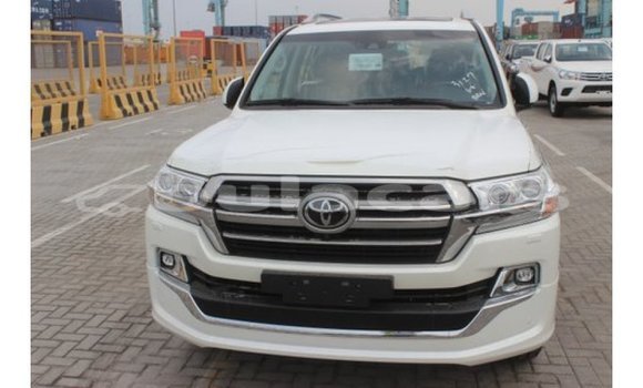 Buy Import Toyota Land Cruiser White Car in Import - Dubai in Central Buy Import Toyota Land Cruiser White Car in Import - Dubai in Central