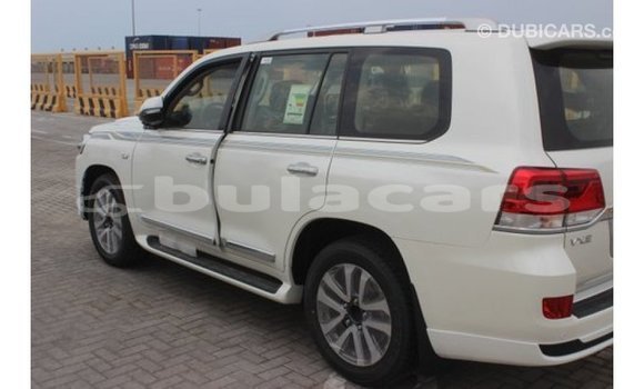Buy Import Toyota Land Cruiser White Car in Import - Dubai in Central Buy Import Toyota Land Cruiser White Car in Import - Dubai in Central
