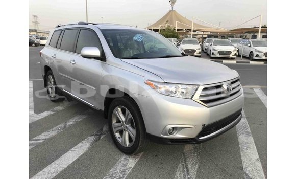 Buy Import Toyota Highlander Grey Car in Import - Dubai in Central Buy Import Toyota Highlander Grey Car in Import - Dubai in Central