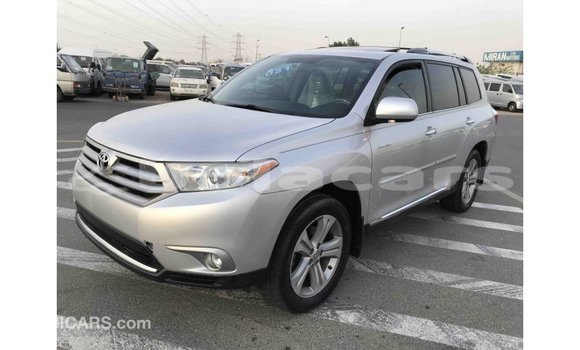 Buy Import Toyota Highlander Grey Car in Import - Dubai in Central Buy Import Toyota Highlander Grey Car in Import - Dubai in Central