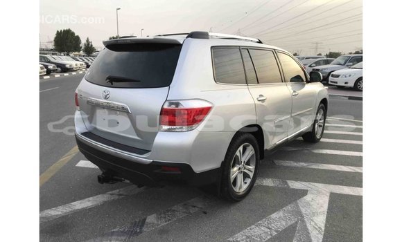 Buy Import Toyota Highlander Grey Car in Import - Dubai in Central Buy Import Toyota Highlander Grey Car in Import - Dubai in Central