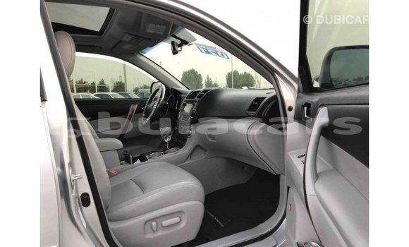 Buy Import Toyota Highlander Grey Car in Import - Dubai in Central Buy Import Toyota Highlander Grey Car in Import - Dubai in Central