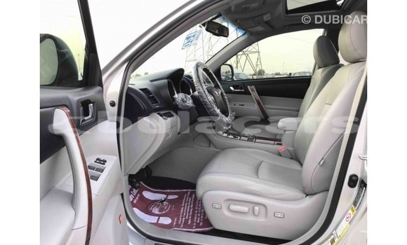 Buy Import Toyota Highlander Grey Car in Import - Dubai in Central Buy Import Toyota Highlander Grey Car in Import - Dubai in Central