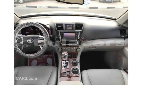 Buy Import Toyota Highlander Grey Car in Import - Dubai in Central Buy Import Toyota Highlander Grey Car in Import - Dubai in Central