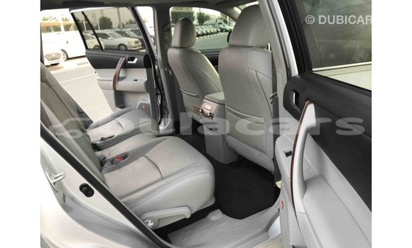 Buy Import Toyota Highlander Grey Car in Import - Dubai in Central Buy Import Toyota Highlander Grey Car in Import - Dubai in Central