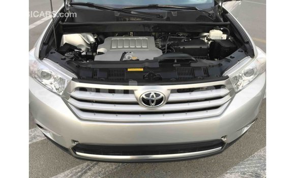 Buy Import Toyota Highlander Grey Car in Import - Dubai in Central Buy Import Toyota Highlander Grey Car in Import - Dubai in Central