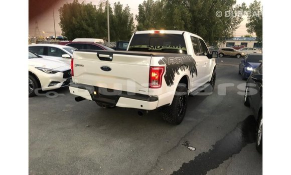 Acheter Import Voiture Ford V8 Blanc à Import - Dubai, Central Acheter Import Voiture Ford V8 Blanc à Import - Dubai, Central