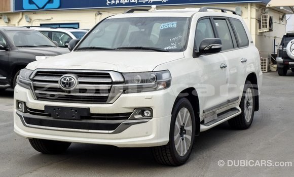 Acheter Import Voiture Toyota Land Cruiser Blanc à Import - Dubai, Central Acheter Import Voiture Toyota Land Cruiser Blanc à Import - Dubai, Central