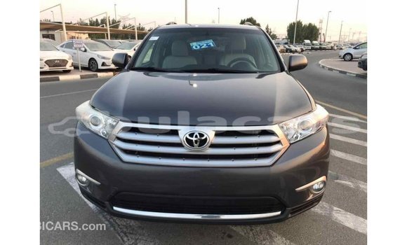 Buy Import Toyota Highlander Grey Car in Import - Dubai in Central Buy Import Toyota Highlander Grey Car in Import - Dubai in Central