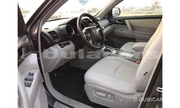 Buy Import Toyota Highlander Grey Car in Import - Dubai in Central Buy Import Toyota Highlander Grey Car in Import - Dubai in Central
