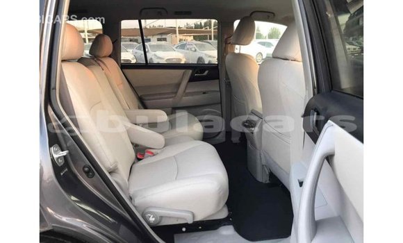 Buy Import Toyota Highlander Grey Car in Import - Dubai in Central Buy Import Toyota Highlander Grey Car in Import - Dubai in Central