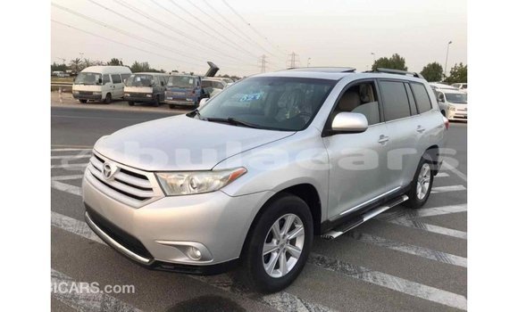 Buy Import Toyota Highlander Grey Car in Import - Dubai in Central Buy Import Toyota Highlander Grey Car in Import - Dubai in Central