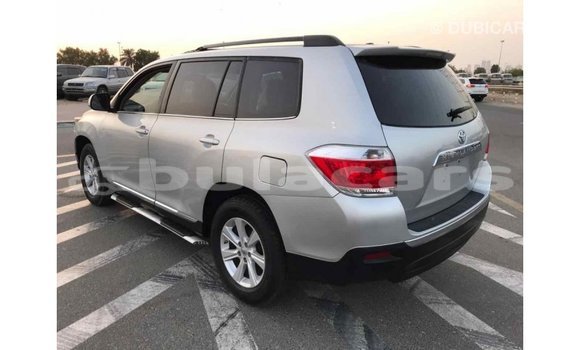 Buy Import Toyota Highlander Grey Car in Import - Dubai in Central Buy Import Toyota Highlander Grey Car in Import - Dubai in Central