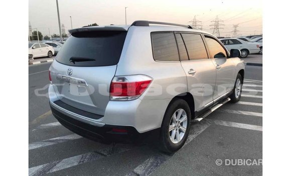 Buy Import Toyota Highlander Grey Car in Import - Dubai in Central Buy Import Toyota Highlander Grey Car in Import - Dubai in Central
