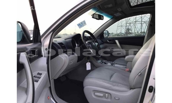 Buy Import Toyota Highlander Grey Car in Import - Dubai in Central Buy Import Toyota Highlander Grey Car in Import - Dubai in Central