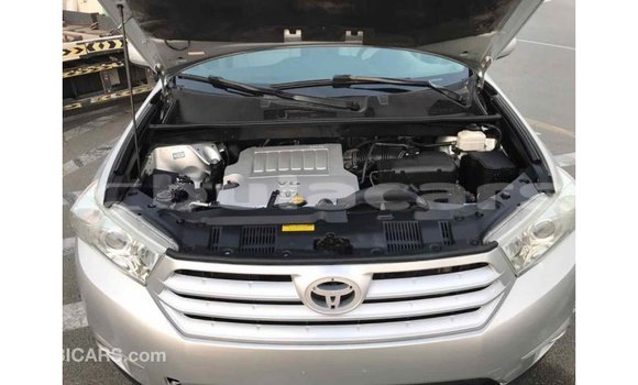 Buy Import Toyota Highlander Grey Car in Import - Dubai in Central Buy Import Toyota Highlander Grey Car in Import - Dubai in Central