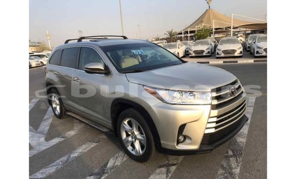 Buy Import Toyota Highlander Beige Car in Import - Dubai in Central Buy Import Toyota Highlander Beige Car in Import - Dubai in Central