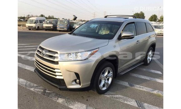 Buy Import Toyota Highlander Beige Car in Import - Dubai in Central Buy Import Toyota Highlander Beige Car in Import - Dubai in Central
