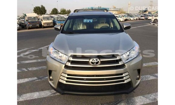 Buy Import Toyota Highlander Beige Car in Import - Dubai in Central Buy Import Toyota Highlander Beige Car in Import - Dubai in Central