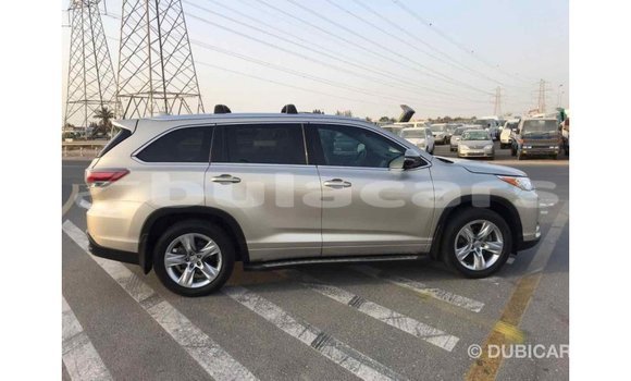 Buy Import Toyota Highlander Beige Car in Import - Dubai in Central Buy Import Toyota Highlander Beige Car in Import - Dubai in Central