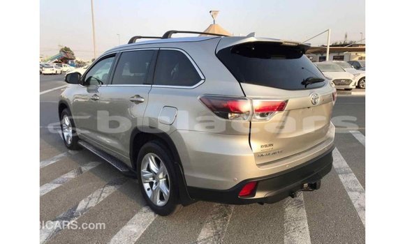 Buy Import Toyota Highlander Beige Car in Import - Dubai in Central Buy Import Toyota Highlander Beige Car in Import - Dubai in Central