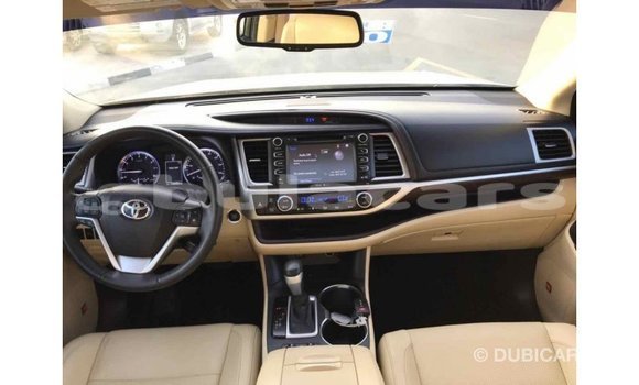 Buy Import Toyota Highlander Beige Car in Import - Dubai in Central Buy Import Toyota Highlander Beige Car in Import - Dubai in Central