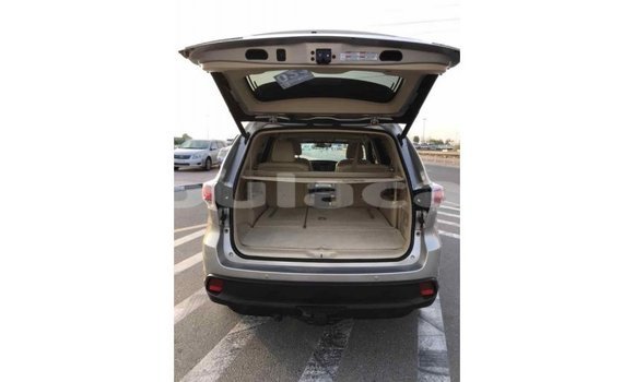 Buy Import Toyota Highlander Beige Car in Import - Dubai in Central Buy Import Toyota Highlander Beige Car in Import - Dubai in Central