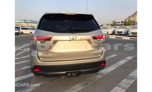 Buy Import Toyota Highlander Beige Car in Import - Dubai in Central Buy Import Toyota Highlander Beige Car in Import - Dubai in Central