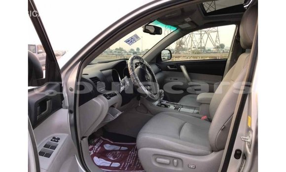 Buy Import Toyota Highlander Grey Car in Import - Dubai in Central Buy Import Toyota Highlander Grey Car in Import - Dubai in Central
