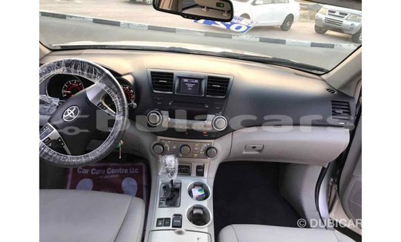 Buy Import Toyota Highlander Grey Car in Import - Dubai in Central Buy Import Toyota Highlander Grey Car in Import - Dubai in Central