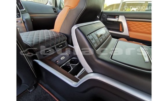 Acheter Import Voiture Toyota Land Cruiser Noir à Import - Dubai, Central Acheter Import Voiture Toyota Land Cruiser Noir à Import - Dubai, Central