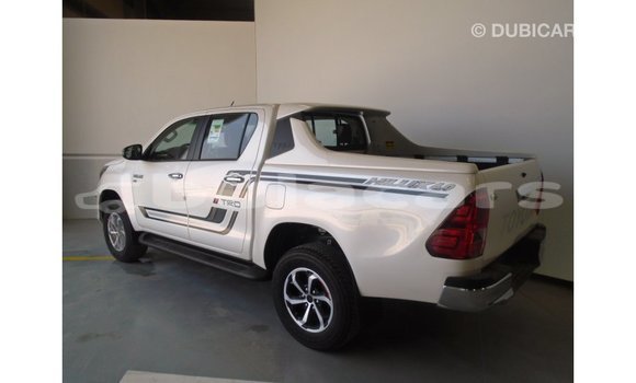 Buy Import Toyota Hilux White Car in Import - Dubai in Central Buy Import Toyota Hilux White Car in Import - Dubai in Central