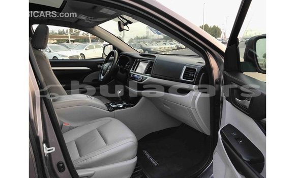 Buy Import Toyota Highlander Grey Car in Import - Dubai in Central Buy Import Toyota Highlander Grey Car in Import - Dubai in Central
