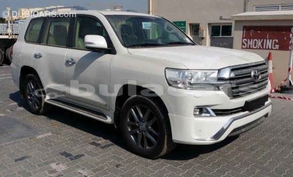 Acheter Import Voiture Toyota Land Cruiser Blanc à Import - Dubai, Central Acheter Import Voiture Toyota Land Cruiser Blanc à Import - Dubai, Central