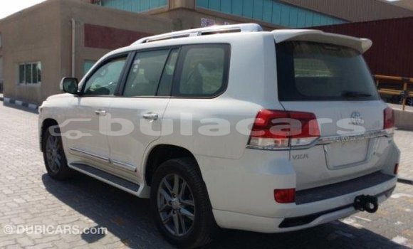 Acheter Import Voiture Toyota Land Cruiser Blanc à Import - Dubai, Central Acheter Import Voiture Toyota Land Cruiser Blanc à Import - Dubai, Central