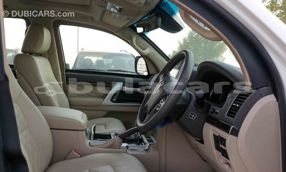 Buy Import Toyota Land Cruiser White Car in Import - Dubai in Central Buy Import Toyota Land Cruiser White Car in Import - Dubai in Central