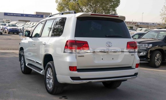 Buy Import Toyota Land Cruiser White Car in Import - Dubai in Central Buy Import Toyota Land Cruiser White Car in Import - Dubai in Central